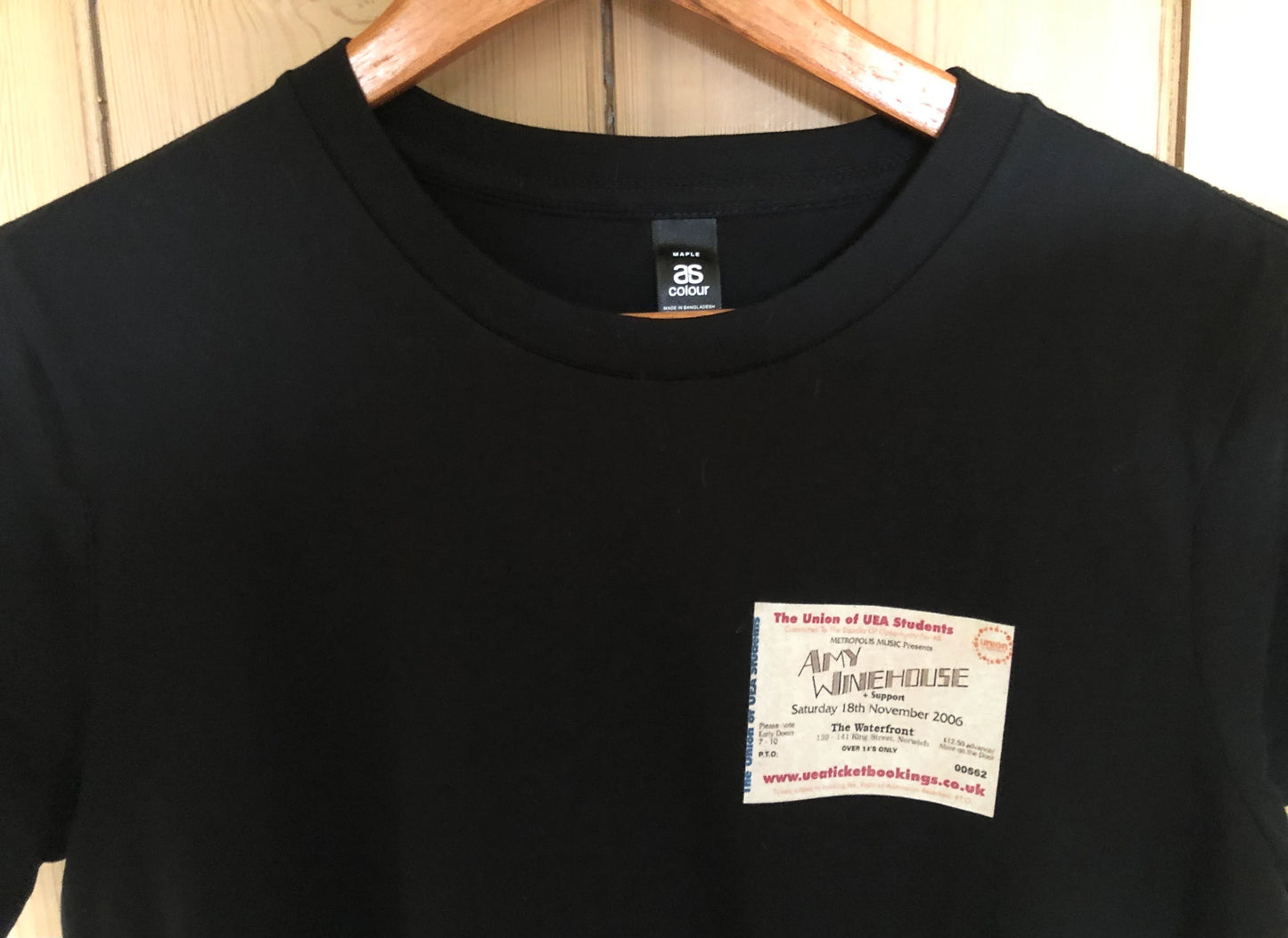 AMY WINEHOUSE - 18/11/2006 UEA , Norwich T Shirt . Featuring the  concert ticket on the front and the back.