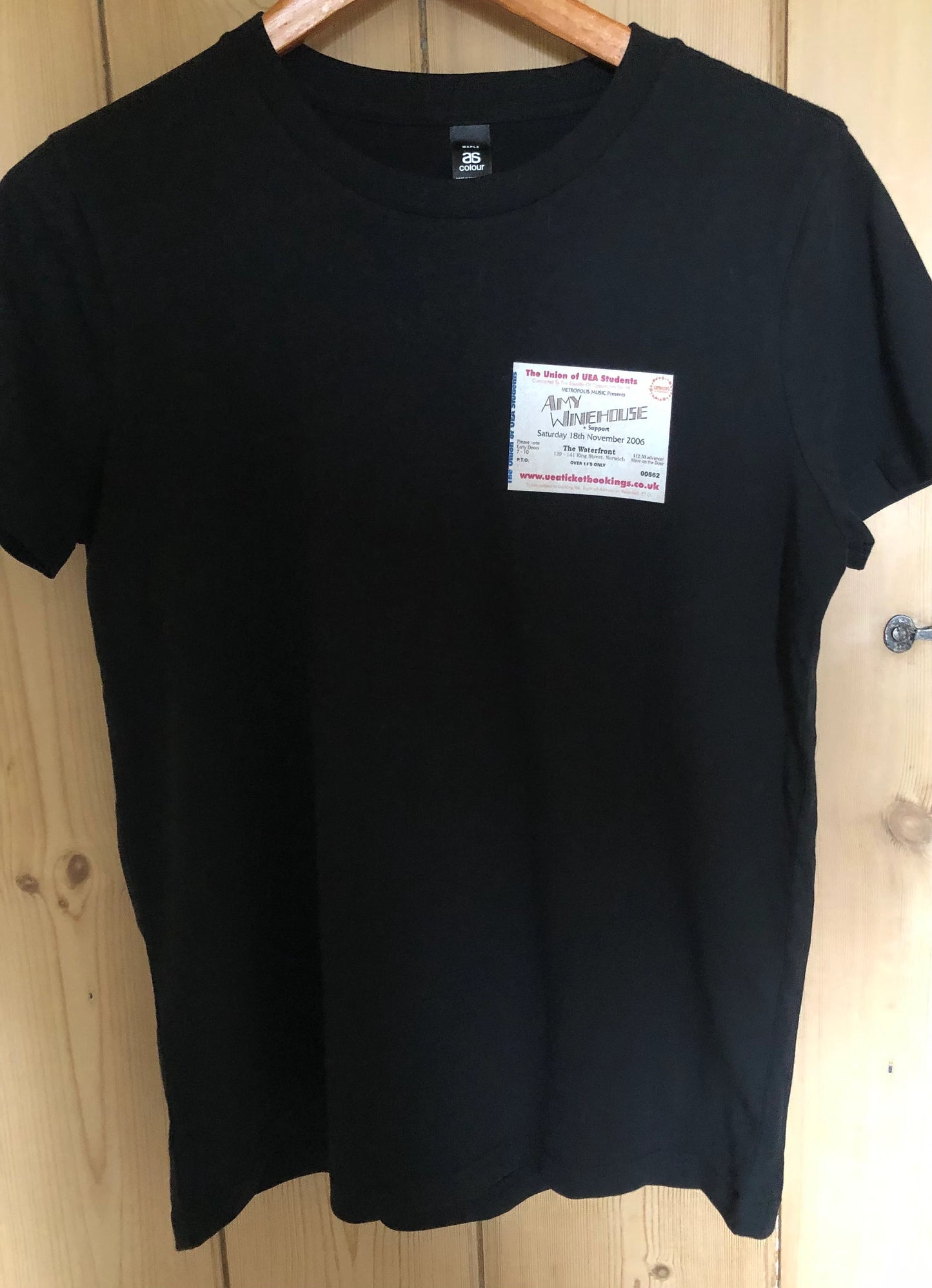 AMY WINEHOUSE - 18/11/2006 UEA , Norwich T Shirt . Featuring the  concert ticket on the front and the back.