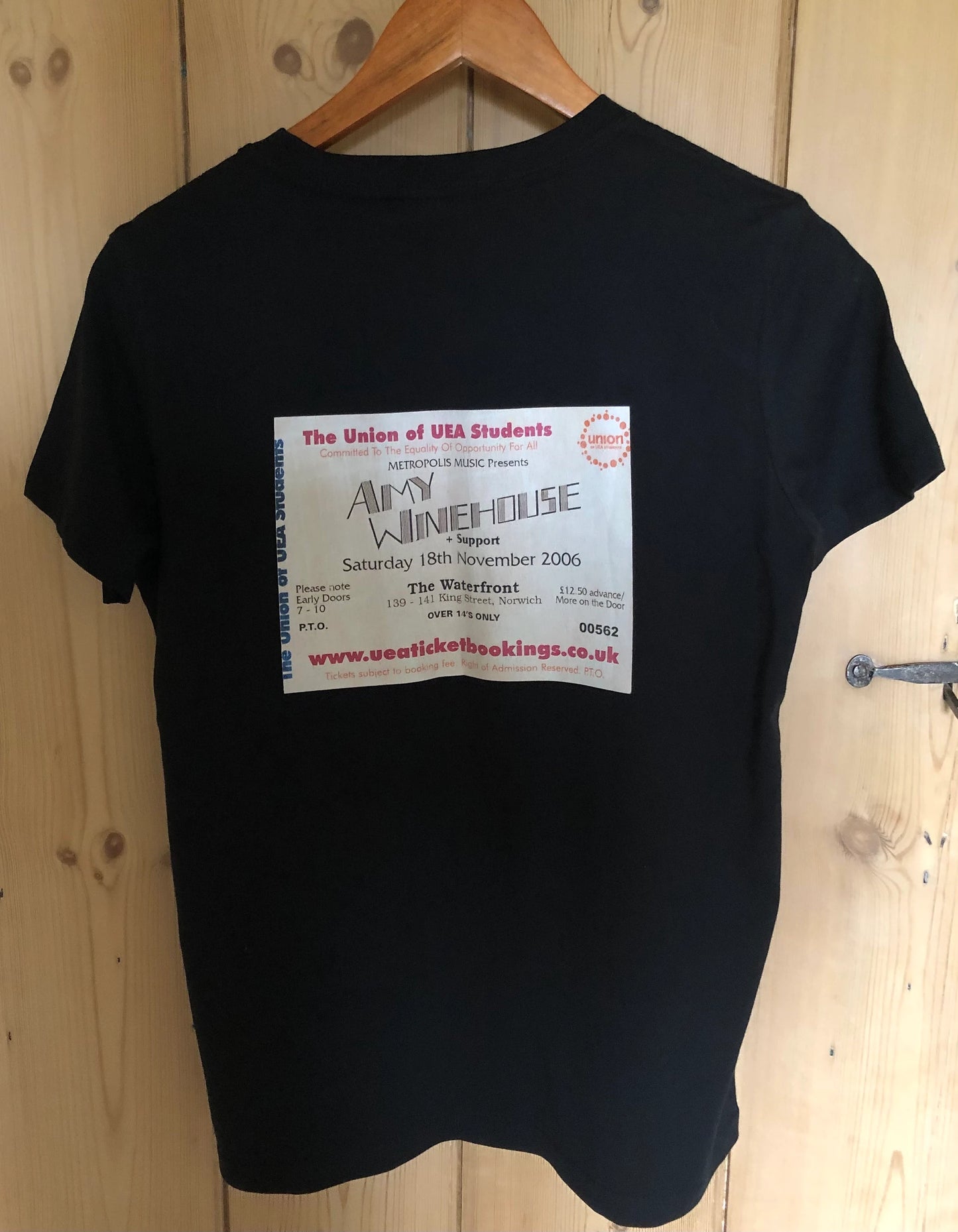 AMY WINEHOUSE - 18/11/2006 UEA , Norwich T Shirt . Featuring the  concert ticket on the front and the back.